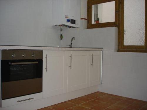 SE ALQUILA PISO EN EL CENTRO DE PRAVIA SIN MUEBLES