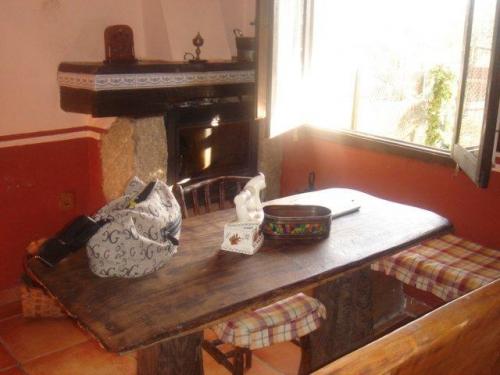 ALQUILA CASA AMUEBLADA Y EQUIPADA DE DOS PLANTAS CON PORCHE