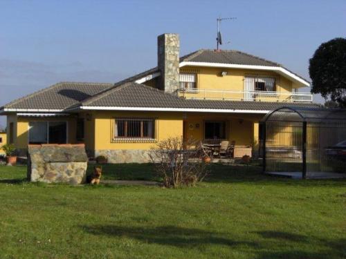 SE VENDE PRECIOSO CHALET AL LADO DEL MAR ( PLAYON