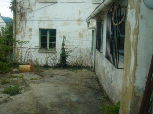 SE VENDE CASA PARA REHABILITAR EN PRAHUA PRECIO NEGOCIABLE