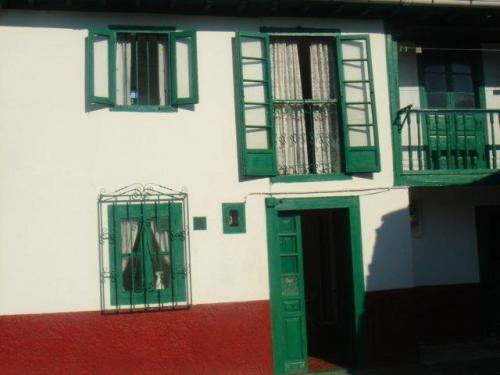 SE VENDE CASA TIPICA ASTURIANA DE DOS PLANTAS EN EL