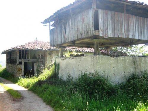 SE VENDE CASA TIPICA ASTURIANA PARA REHABILITAR CON HORREO Y