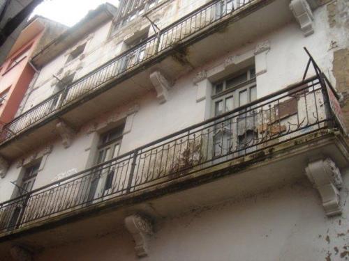 SE VENDE EDIFICIO DE CUATRO PLANTAS PARA REHABILITAR SITUADO EN