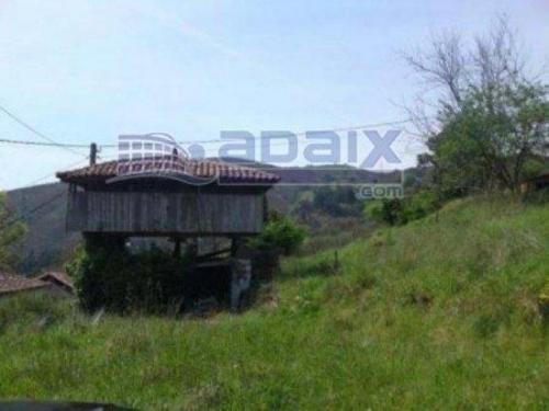 SE VENDE HORREO SOBRE PAJAR DE PIEDRA CON FINCA DE