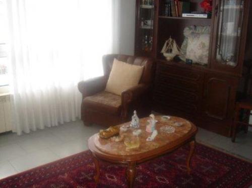 SE VENDE PISO AMUEBLADO DE DOS HABITACIONES SALON COCINA TRASTERO