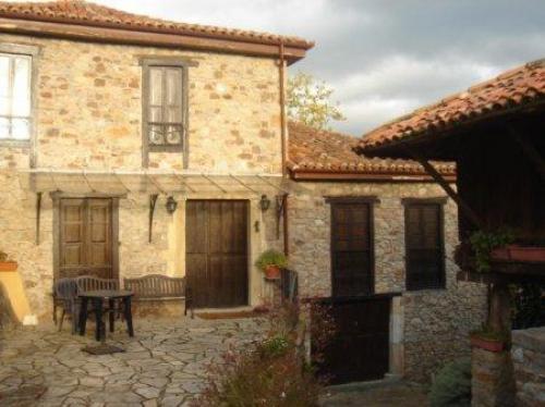 SE VENDE PRECIOSA CASA RURAL CON HORREO Y FINCA DE