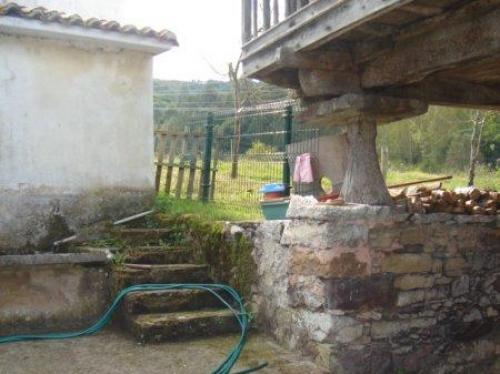 SE VENDE CASA TIPICA ASTURIANA CON HORREO Y FINCAS