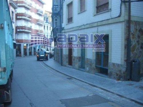 VENDE LOCAL COMERC IAL EN EL CENTRO DE PUERTO MARINERO