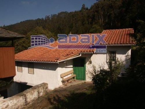 SE VENDE CASA RURAL DE DOS PNATAS CON 10.000 M2