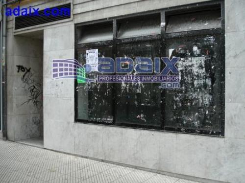 Estupendo bajo comercial con excelente ubicaciOn en la zona alta
