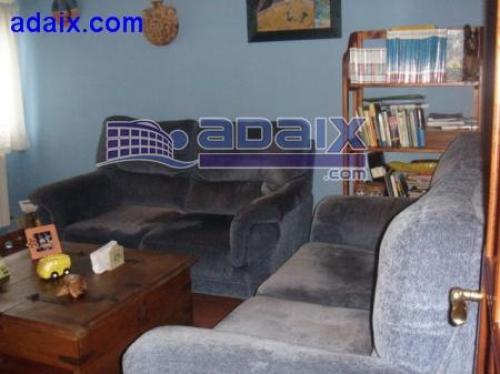 SE VENDE PISO EN PRAVIA DE TRES HABITACIOES COCINA BAñO