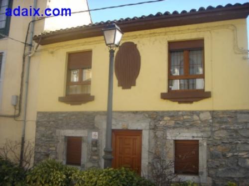 SITUADA EN EL CENTRO DE PRAVIA PARA RESTAURAR. POSIBILIDAD DE