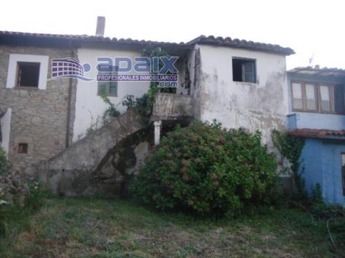 CASA ADOSADA PARA RESTAURAR. AL LADO DEL RIO NALON Y
