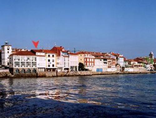 Casa familiar en la villa marinera de Luanco situada al