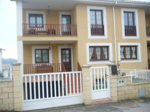 Chalet adosado buenas vistas y excelentemente comunicado.Terreno exterior 300m. Amueblado