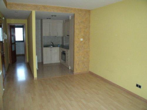 Piso en venta en Tordera. Bonito piso sin amueblar de