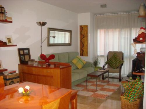 PISO DE RECIENTE CONSTRUCCIÓN DE 60m². Dispone de comedor amplio