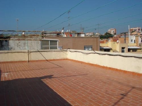 PISO DE 70m² REFORMADO CON TERRAZA COMUNITARIA. Dispone de comedor