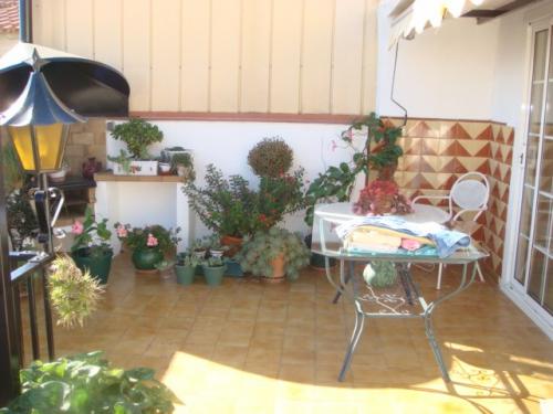 MATARO/MOLINOS. Casa en venta de 140m2 esquinera y con parking