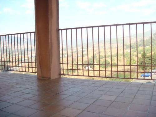 ÁTICO CON VISTAS EXPECTACULARES Piso de reciente construcción esquinero sin