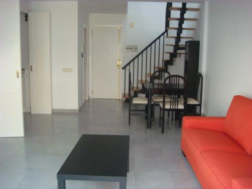 ÁTICO- DÚPLEX AMUEBLADO Precioso apartamento con dos niveles a 50