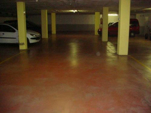 PARKING PARA COCHE Entrada muy amplia y cómoda fácil de