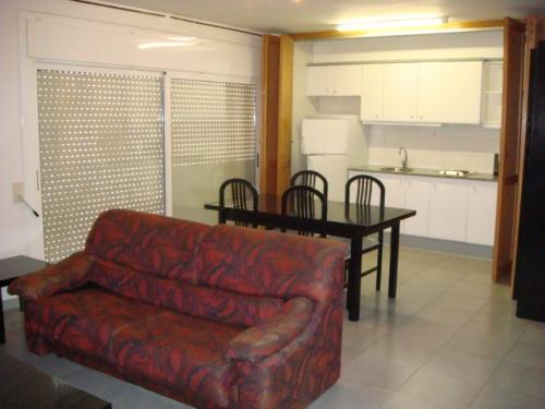 AMUEBLADO Y CÉNTRICO Apartamento totalmente amueblado en zona céntrica a