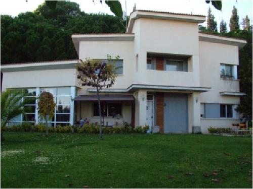 ESPECTACULAR CASA De 165m en 2 plantas con y 1612m