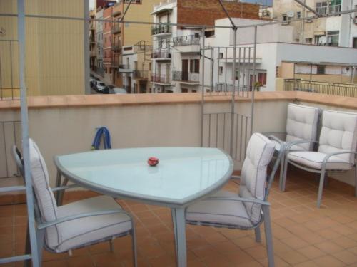 IMPECABLE DUPLEX CON TERRAZA Zona Cirera seminuevo (año 2006) dispone