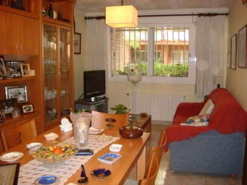 Vivienda reformada de 3 habitaciones (2 dobles) baño completo y