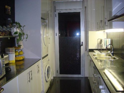 SITUADO JUNTO PARQUE CENTRAL CON PISCINA COMUNITARIA Piso de reciente