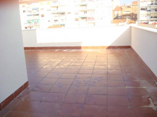 OBRA NUEVA DÚPLEX A ESTRENAR con una superficie de 70m²