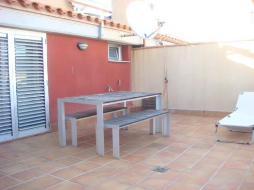 DUPLEX CON TERRAZA Y PARKING. Situado en una de las