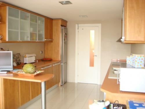 EXCELENTE PISO DE 150m2 1º con ascensor en comunidad selecta