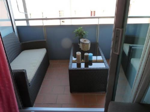 PISO CON MUY BUENOS ACABADOS Comedor con salida a balcón