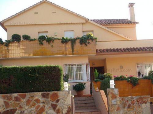 Chalet Adosado de Venta en Badalona urbanizacion de Lujo del