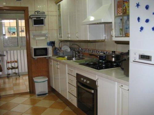 Piso en venta en Sants. 80m2 tres habitaciones dos dobles.