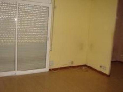 Piso en venta en BadalonaFinca construida en 1975 tiene cinco