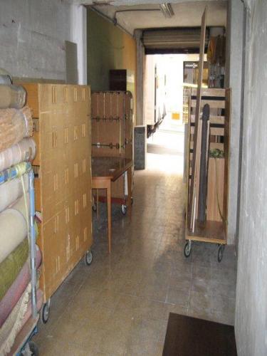 Local en alquiler en el barrio de Sants. Dispone de