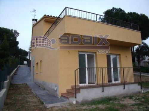 Casa en venta en Tordera. Bonita casa tipo duplex de