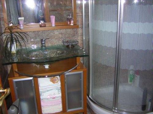 Zona: LA MORERA (51.000euros) .Consta de casa mas el negocio