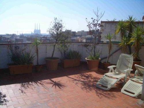 Piso en Badalona de alquiler.Queda totalmente amueblado suelo de parquet