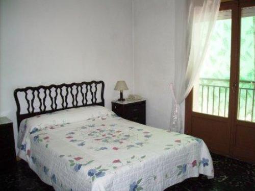 Zona:Montigala (46.500.000Pts) Suelo terrazo ventanas de madera puertas blancas exterio