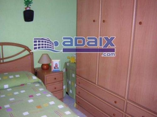 ZONA: BADALONA (29.997.000 pts) Suelo de gres. Ventanas de aluminio.