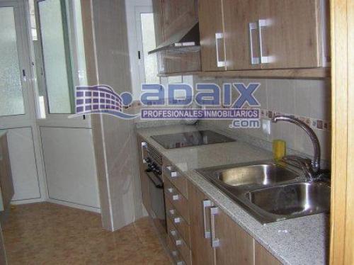 ZONA: LLEFIa.Estupendo piso (43.000.000 pts) Suelo de gres Ventanas blancas