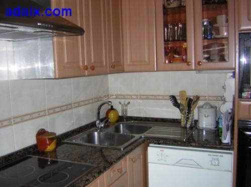 ZONA: LLOREDA (39.000.000 Pts.) Muy buen estado suelo de terrazo