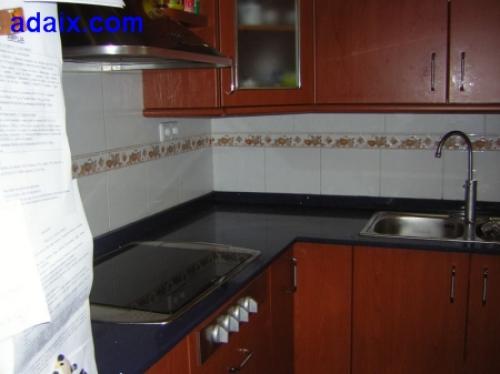 Zona: ARTIGAS. Suelo de gres puertas haya vaporizada todo refeormado