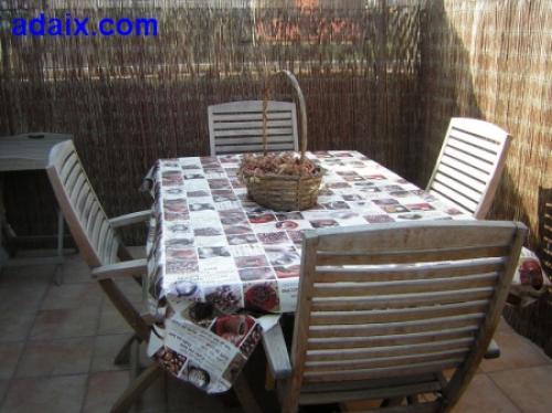 ZONA: LLEFIA BAJA. Suelo de gres rustico. Puertas de haya.