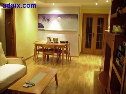 ZONA: LLOREDA (60.500.000 pts). Parquet roble altillo carga Hab. ppal