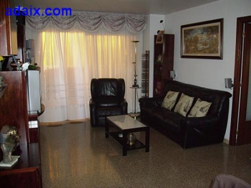 ZONA: LLOREDA (63.200.000 pts). Embero 2 altillos de carga balcOn